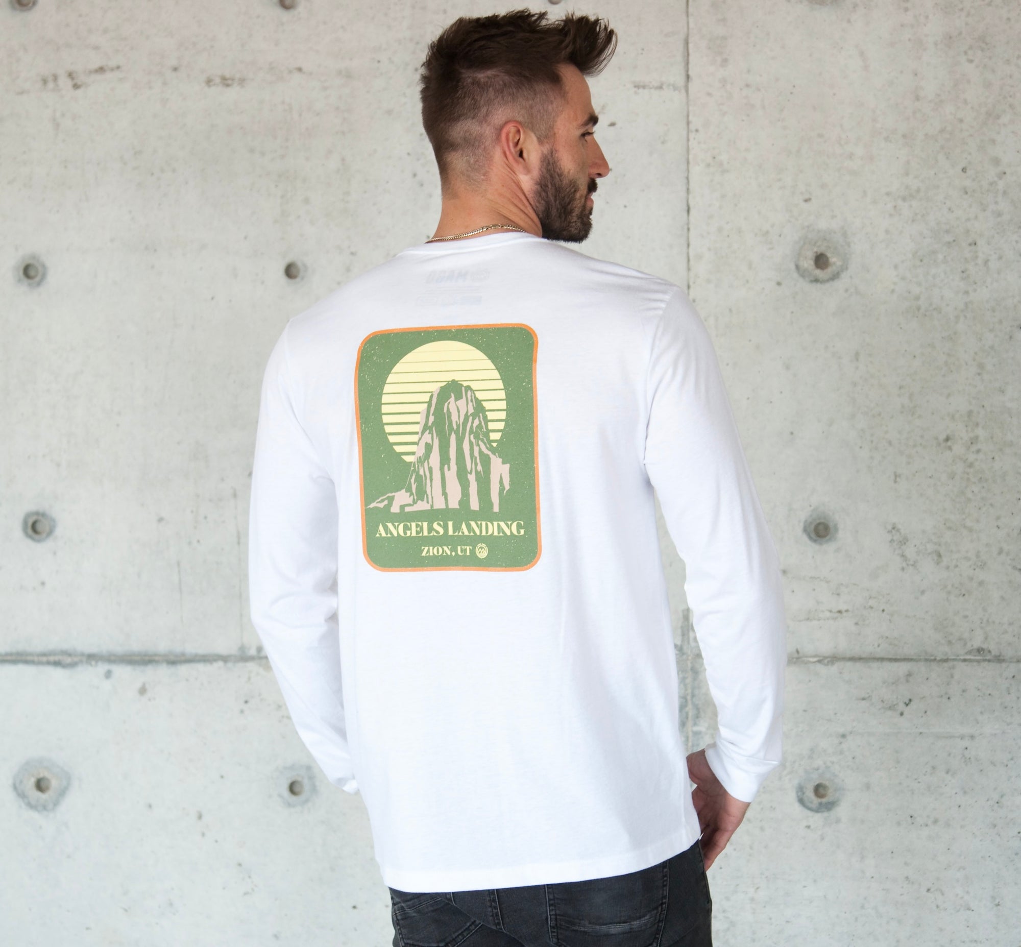 Angel’s Landing long sleeve MAGO t-shirt in white